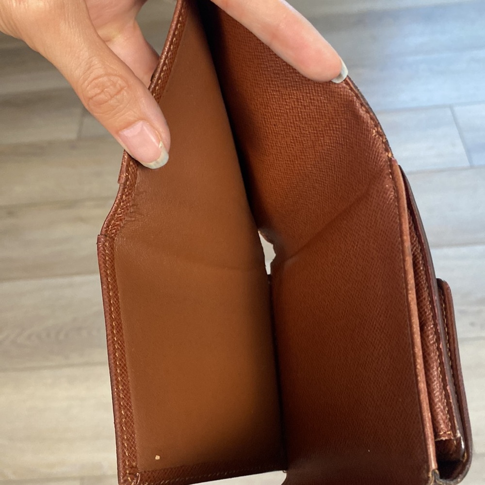 *sold* LOUIS VUITTON
LV Monogram Coated Canvas Elise Wallet - Picture 5 of 12
